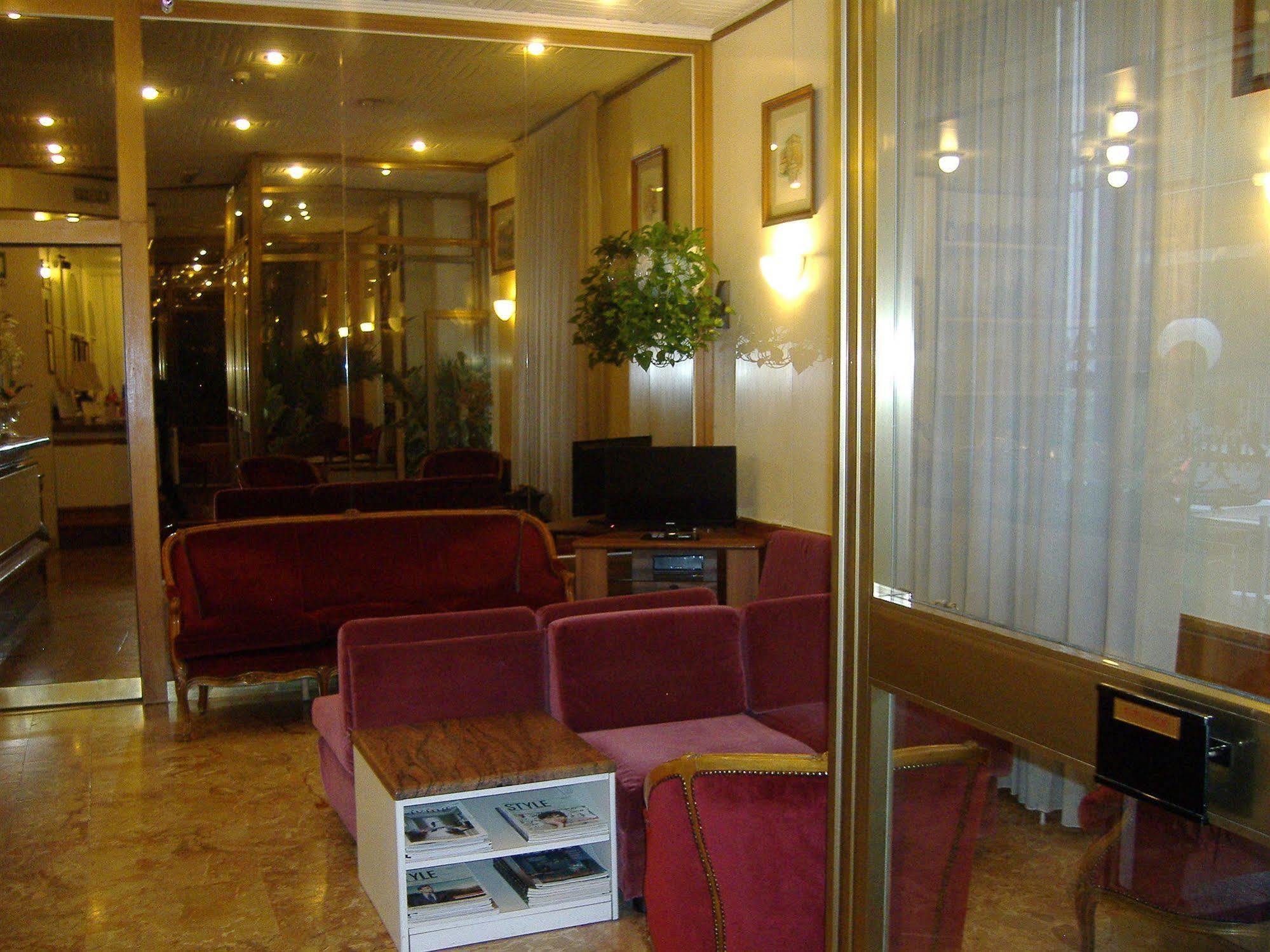 Hotel Mayorca Милано Екстериор снимка